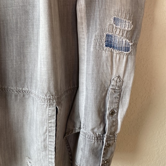 bella dahl Long Sleeve Button Down Grey Distressed Shirt Size XS - Picture 13 of 16
